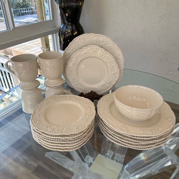 Salad Plates Better Homes and Gardens Medallion Wreath Cream Mist Set of 2 - Picture 7 of 9